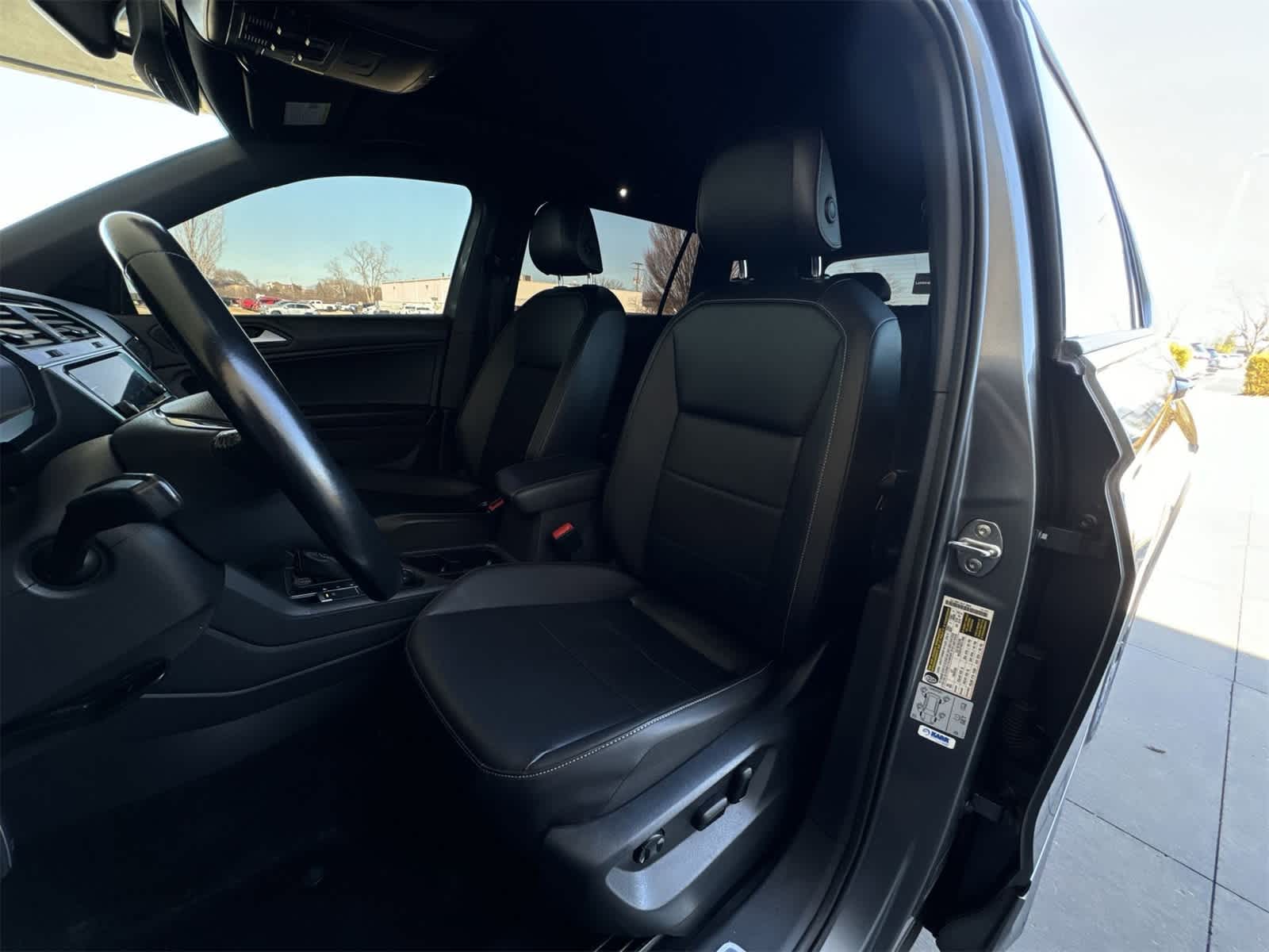 Thumbnail: 2021 Volkswagen Tiguan - 17