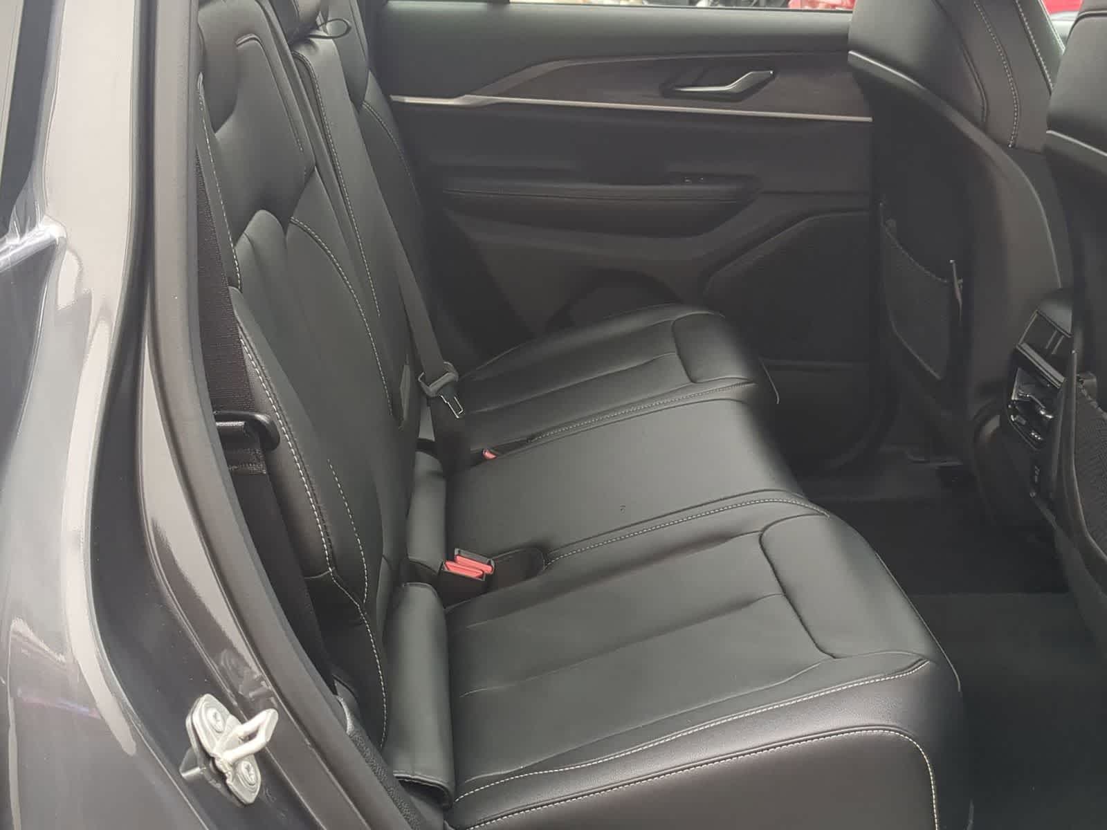 Thumbnail: 2023 Jeep Grand Cherokee - 20