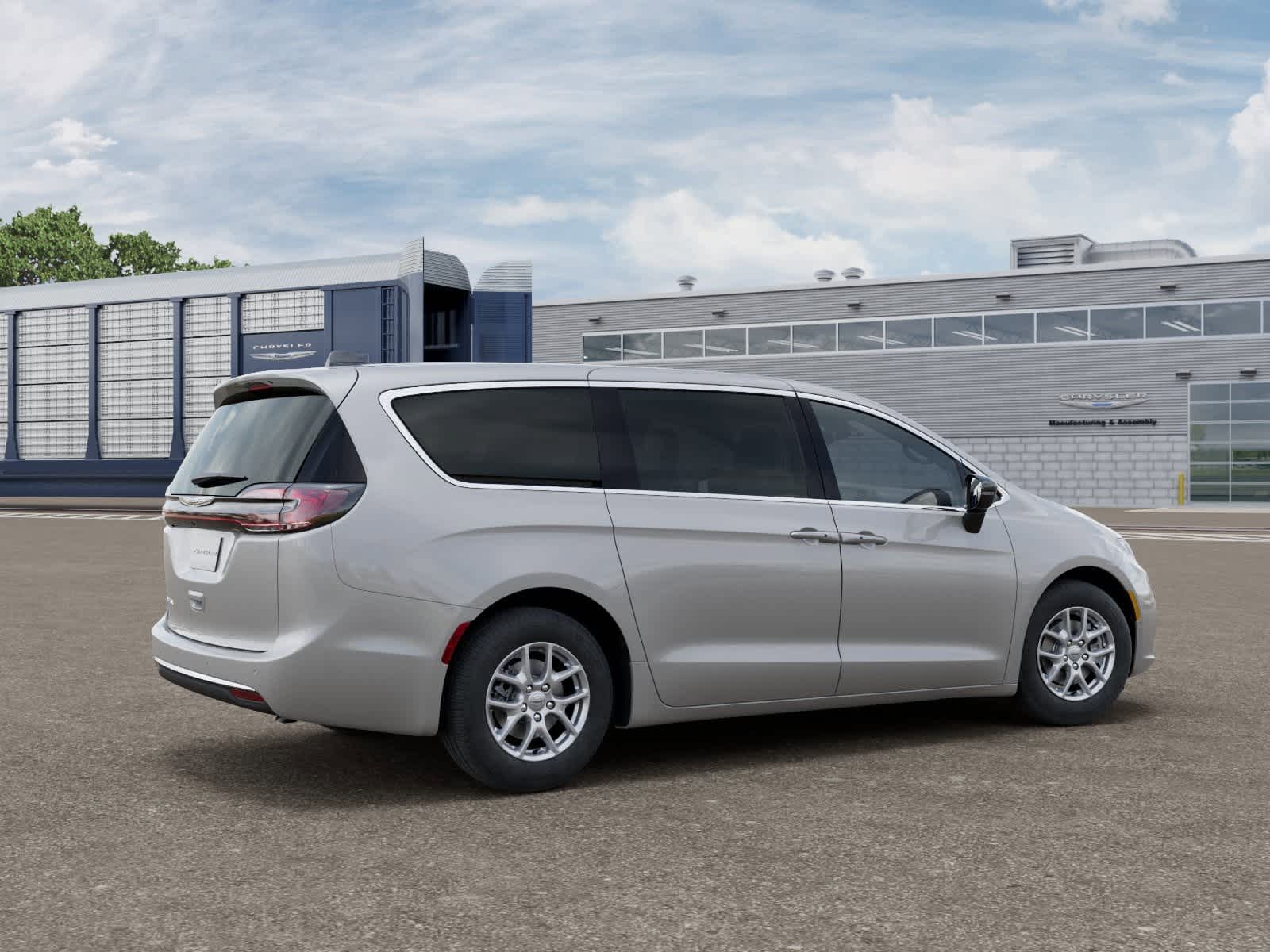 Thumbnail: 2026 Chrysler Pacifica - 4