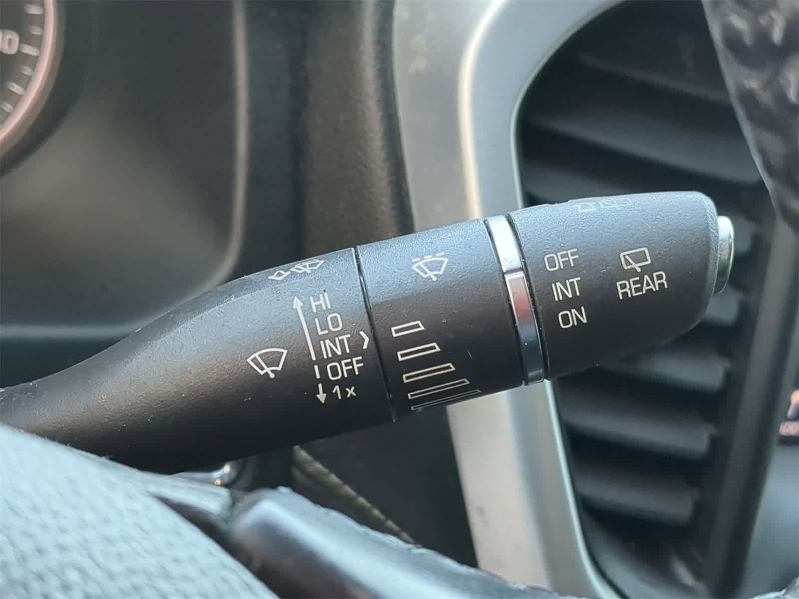 Thumbnail: 2018 GMC Acadia - 32