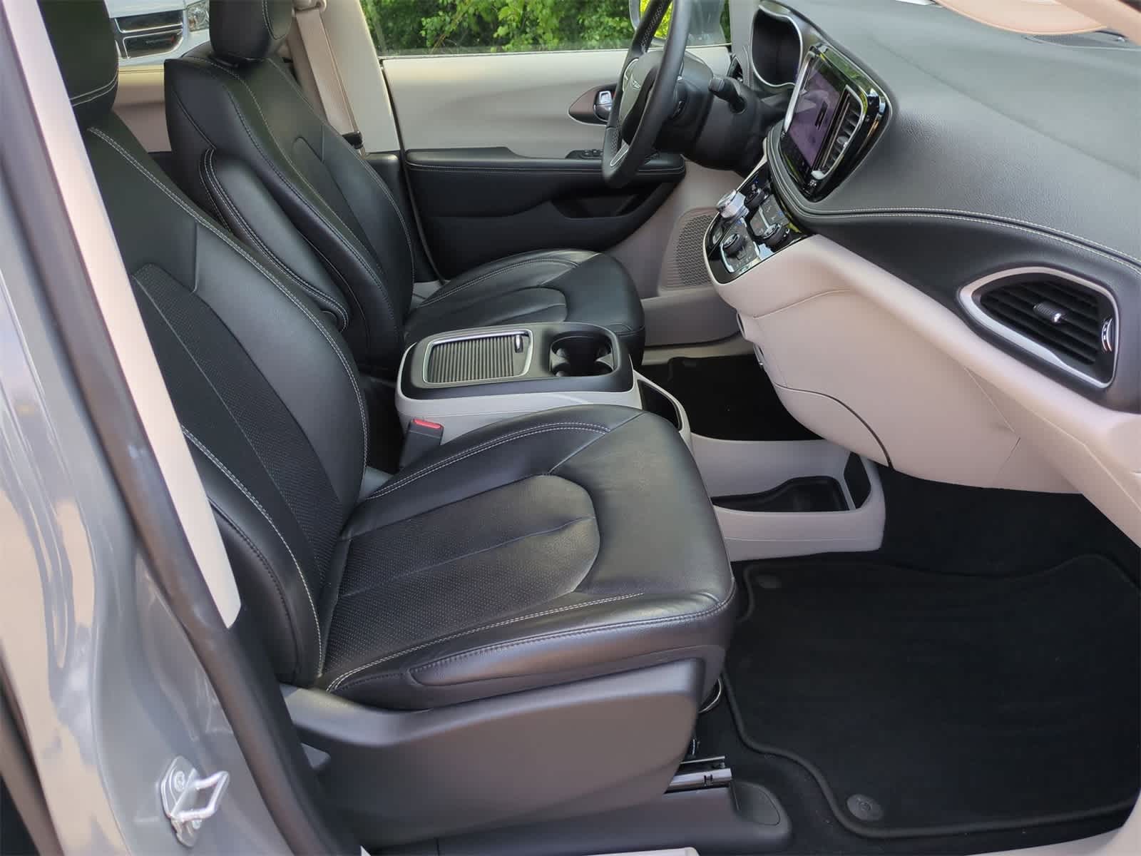 2022 Chrysler Pacifica Touring L 19