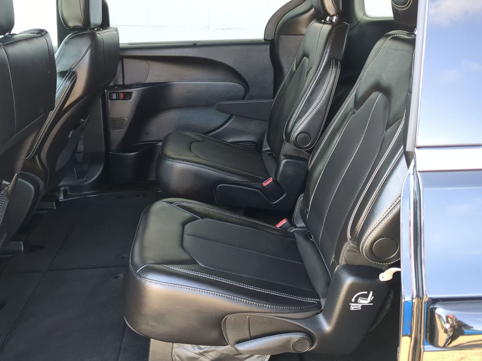 Thumbnail: 2025 Chrysler Voyager - 19