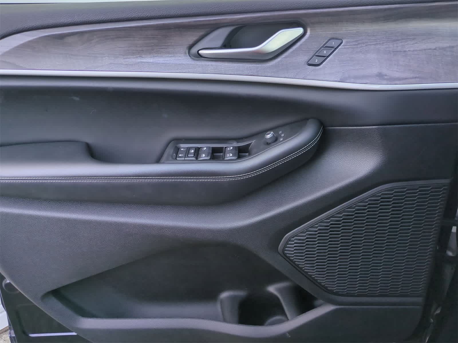 Thumbnail: 2023 Jeep Grand Cherokee L - 30