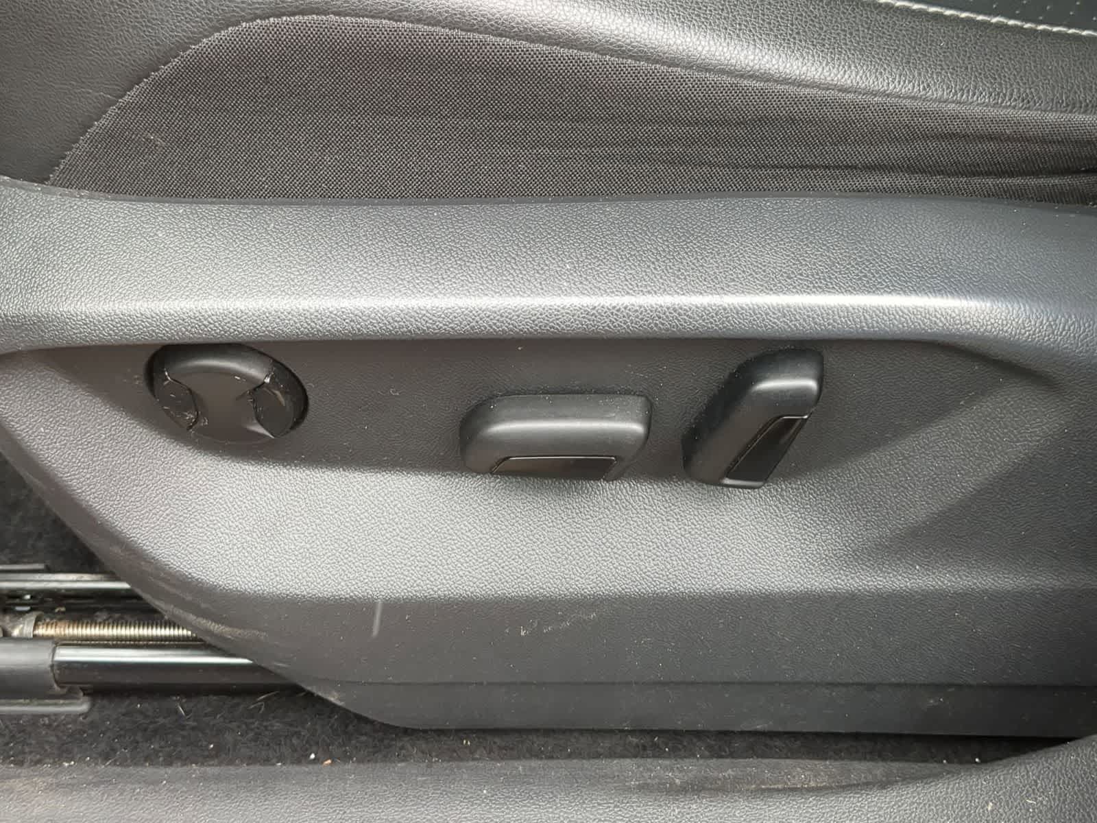 Thumbnail: 2018 Volkswagen Tiguan - 17