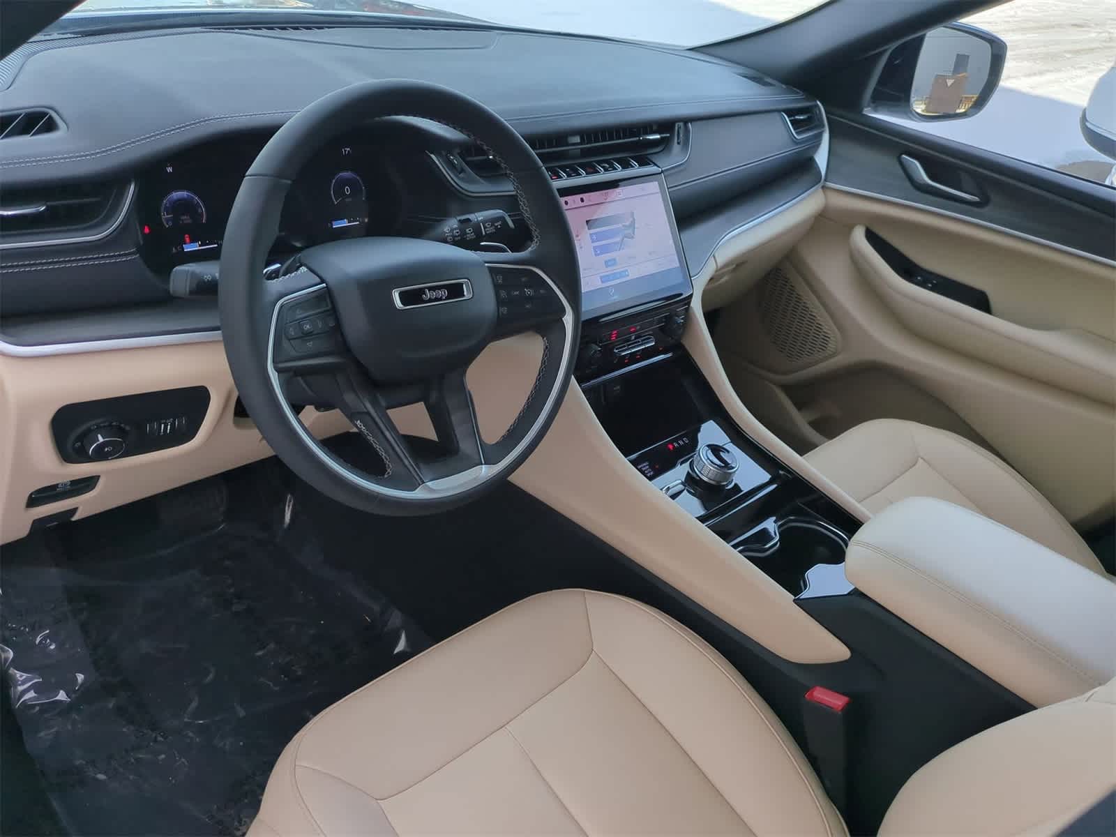 Thumbnail: 2023 Jeep Grand Cherokee - 10