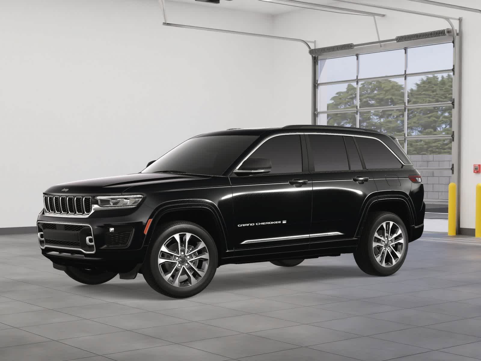 2025 Jeep Grand Cherokee Overland photo 2