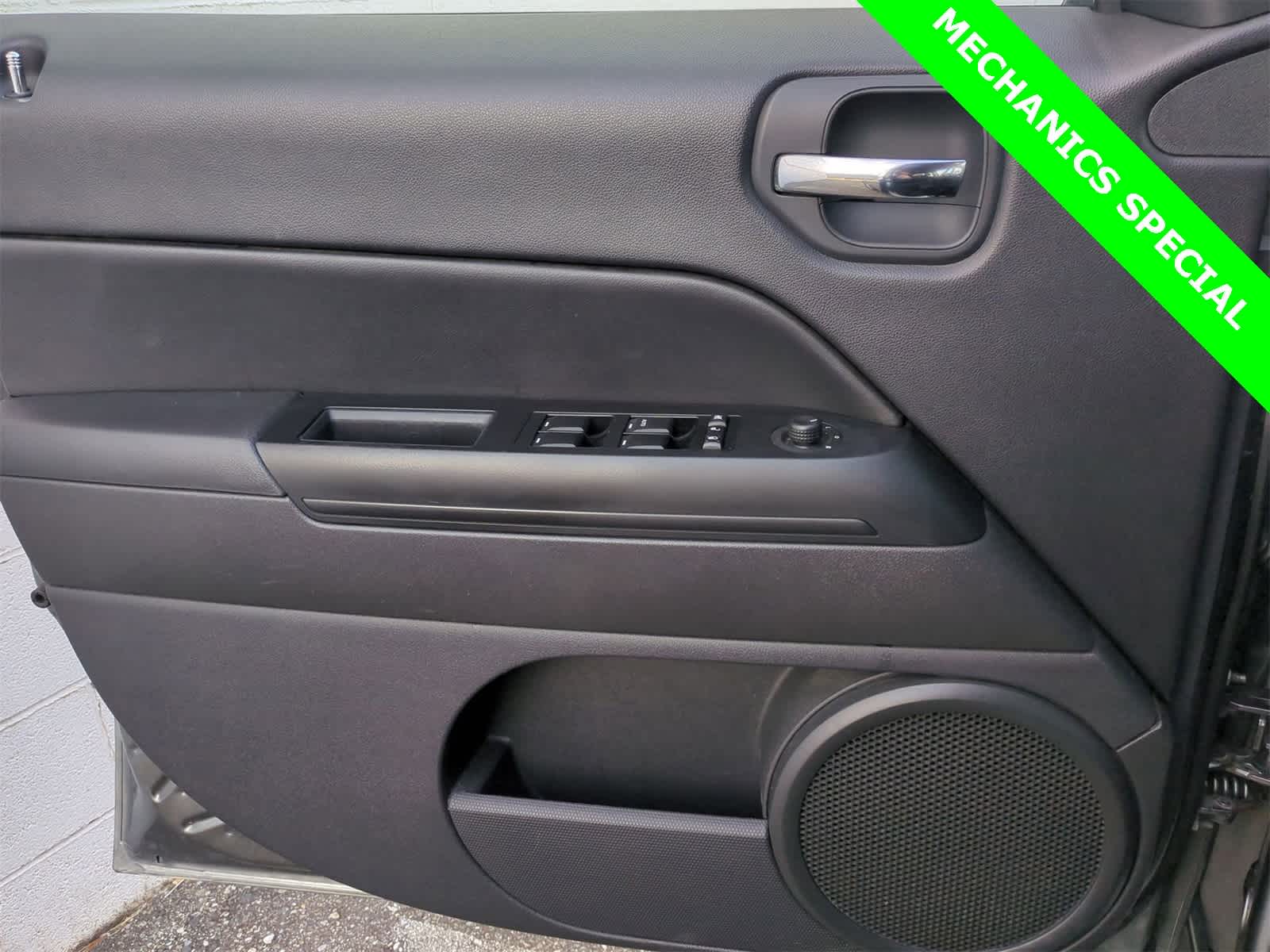 Thumbnail: 2012 Jeep Patriot - 28