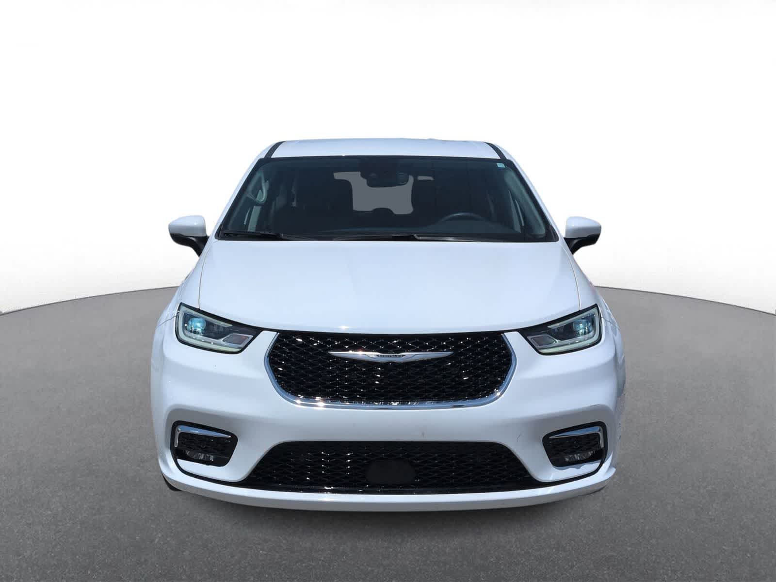 Thumbnail: 2023 Chrysler Pacifica - 3