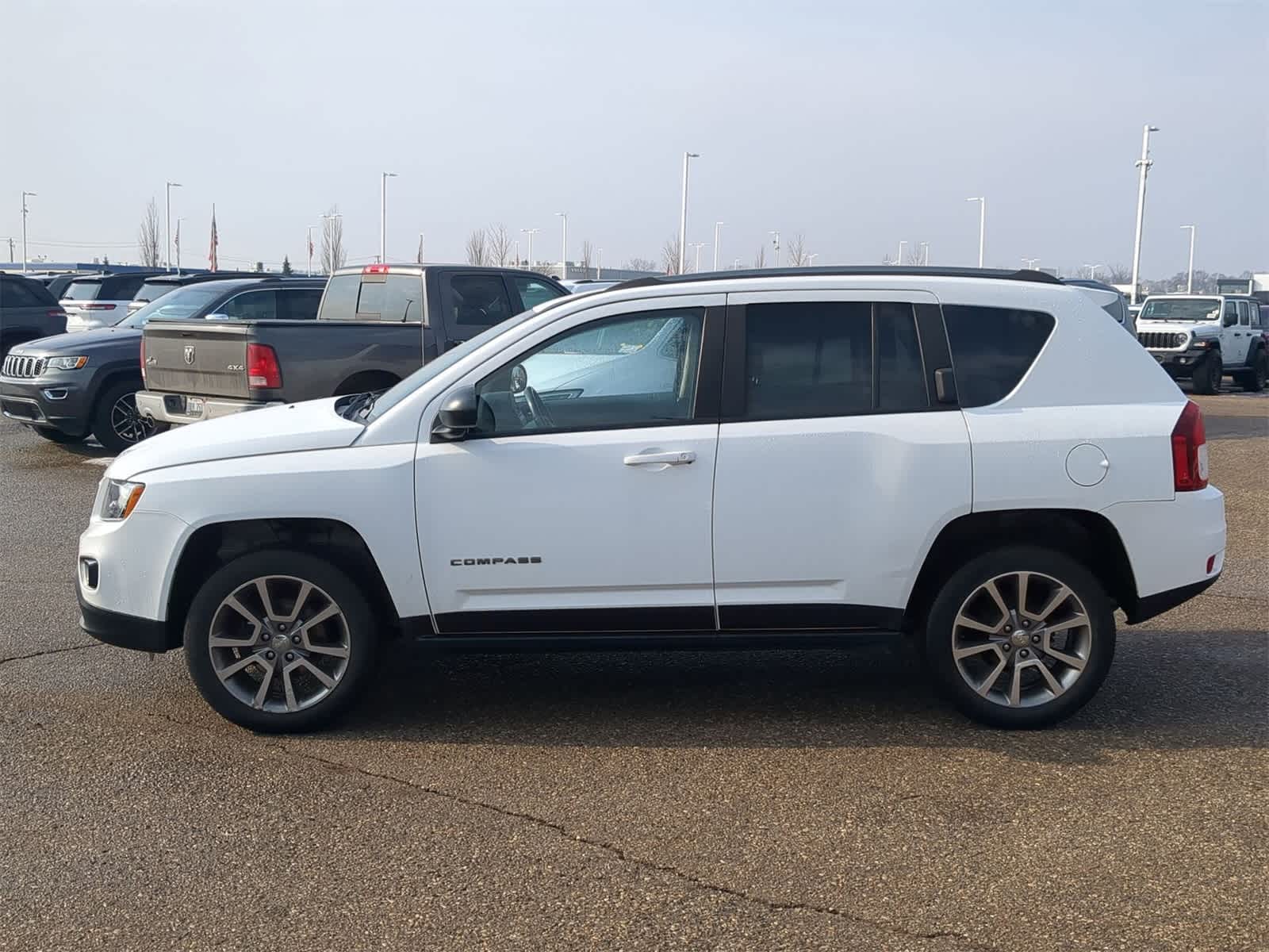Thumbnail: 2016 Jeep Compass - 11