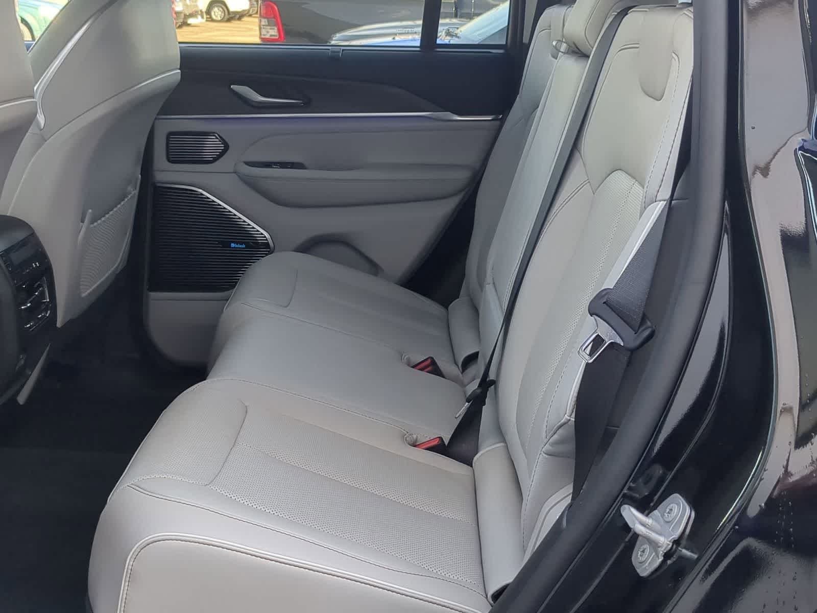 Thumbnail: 2023 Jeep Grand Cherokee - 19