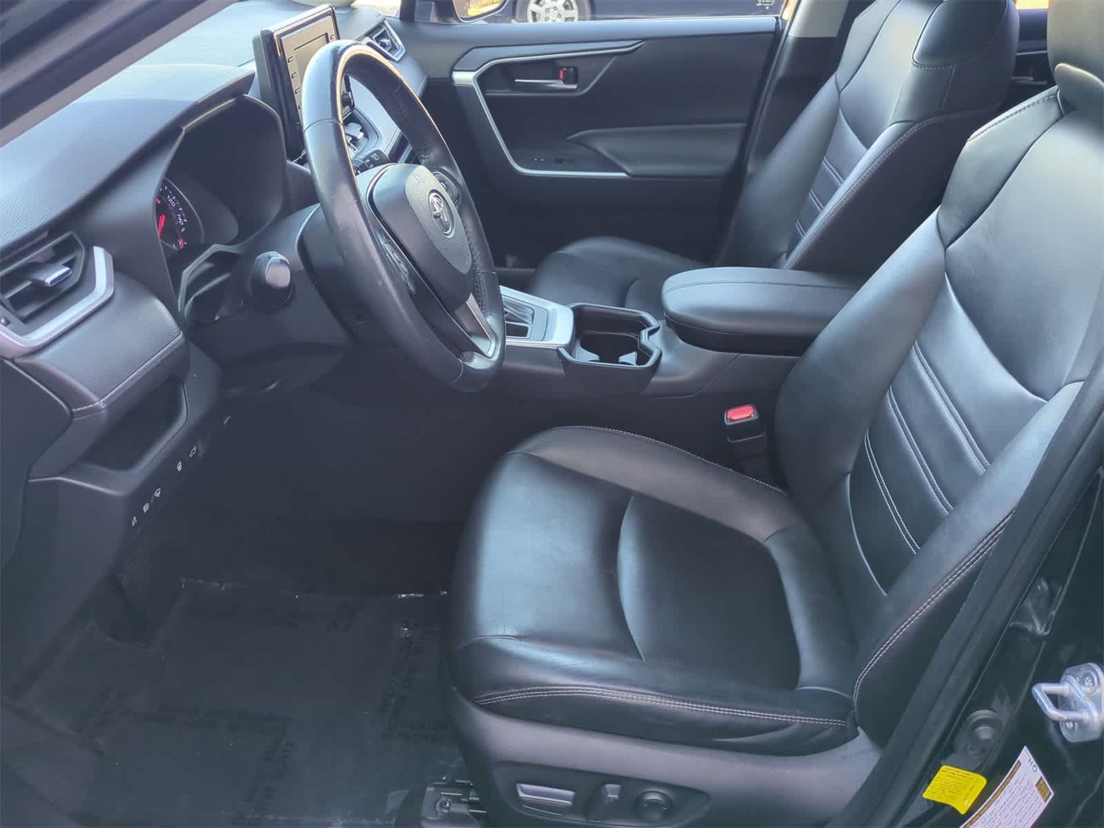 Thumbnail: 2019 Toyota RAV4 - 16