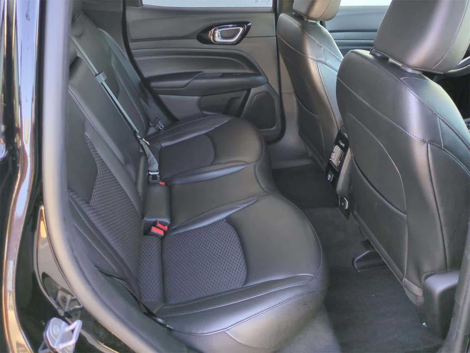 Thumbnail: 2022 Jeep Compass - 20