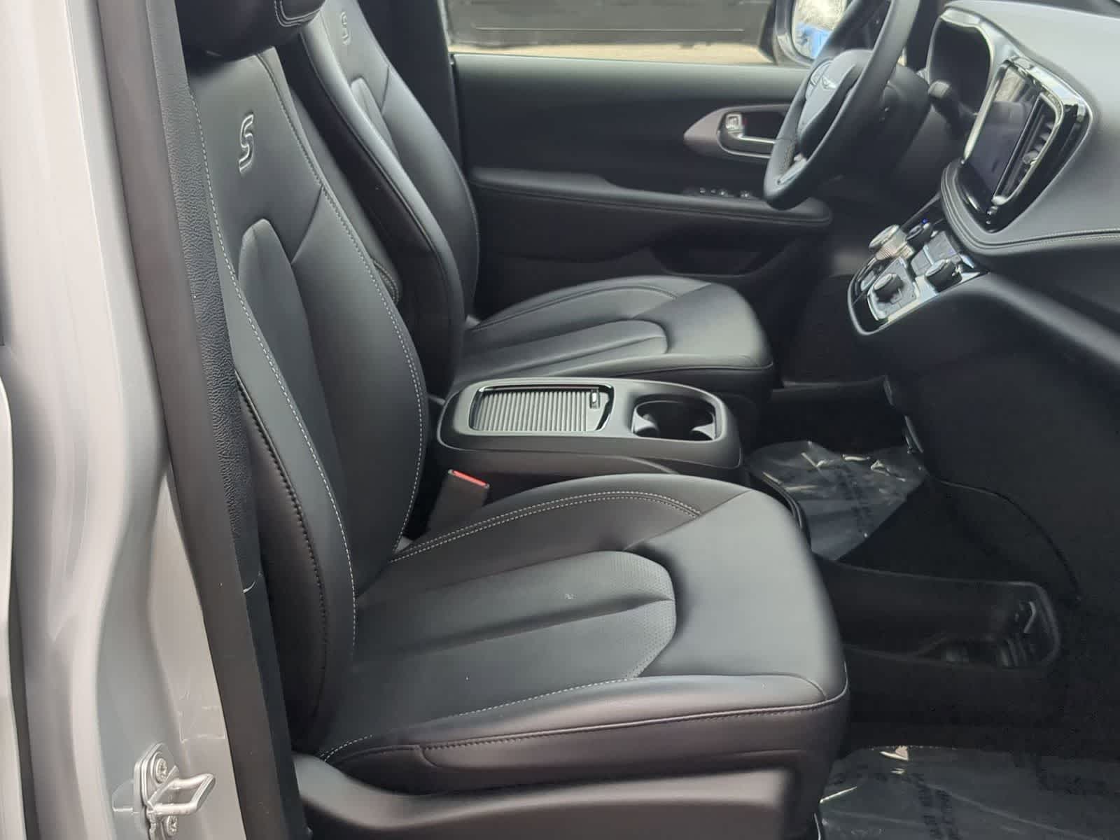 Thumbnail: 2024 Chrysler Pacifica - 21