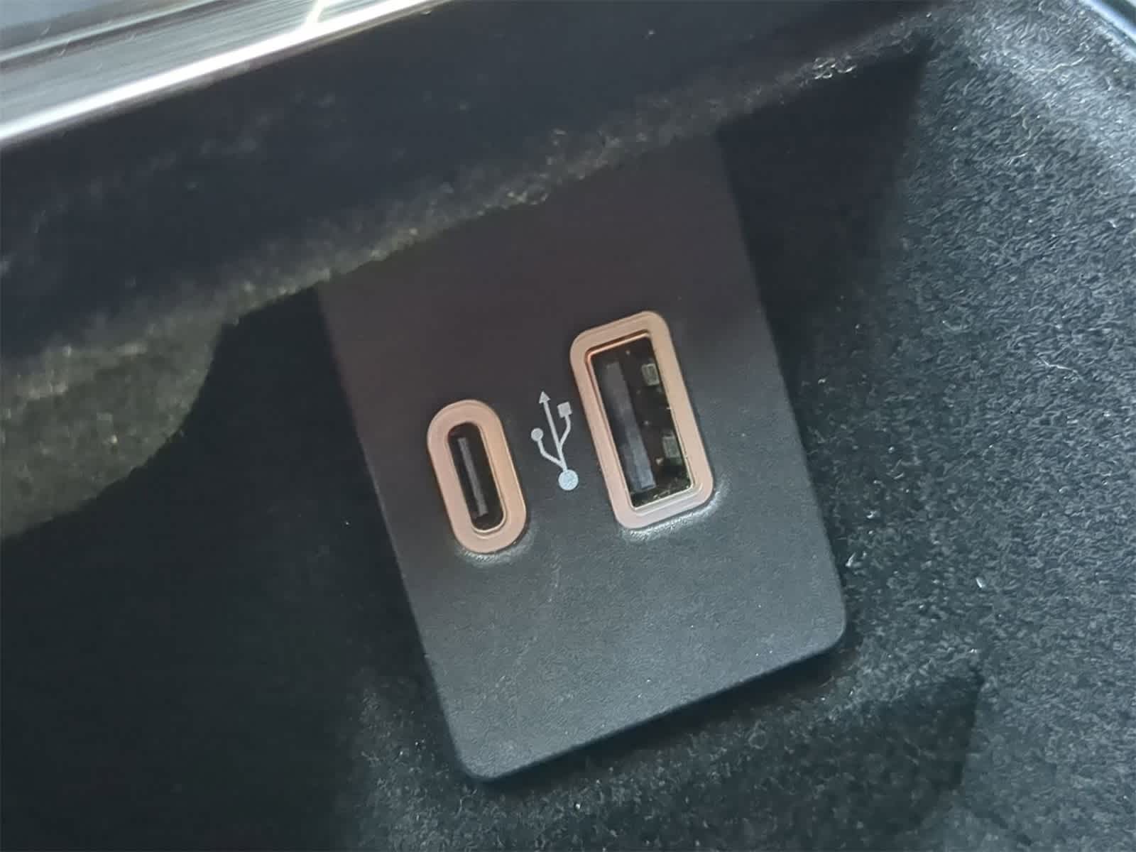 Thumbnail: 2022 Lincoln Nautilus - 38