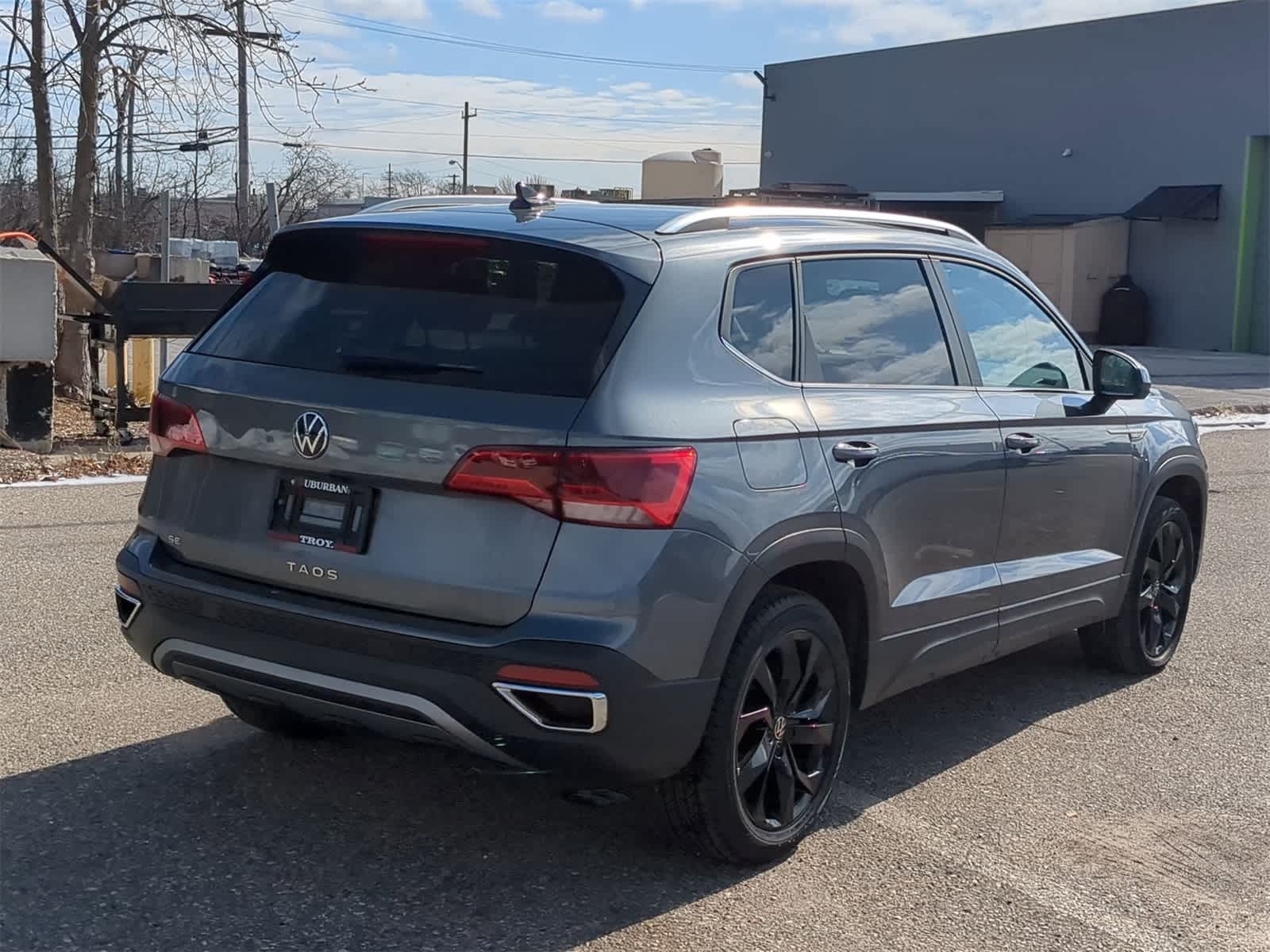 Thumbnail: 2022 Volkswagen Taos - 14