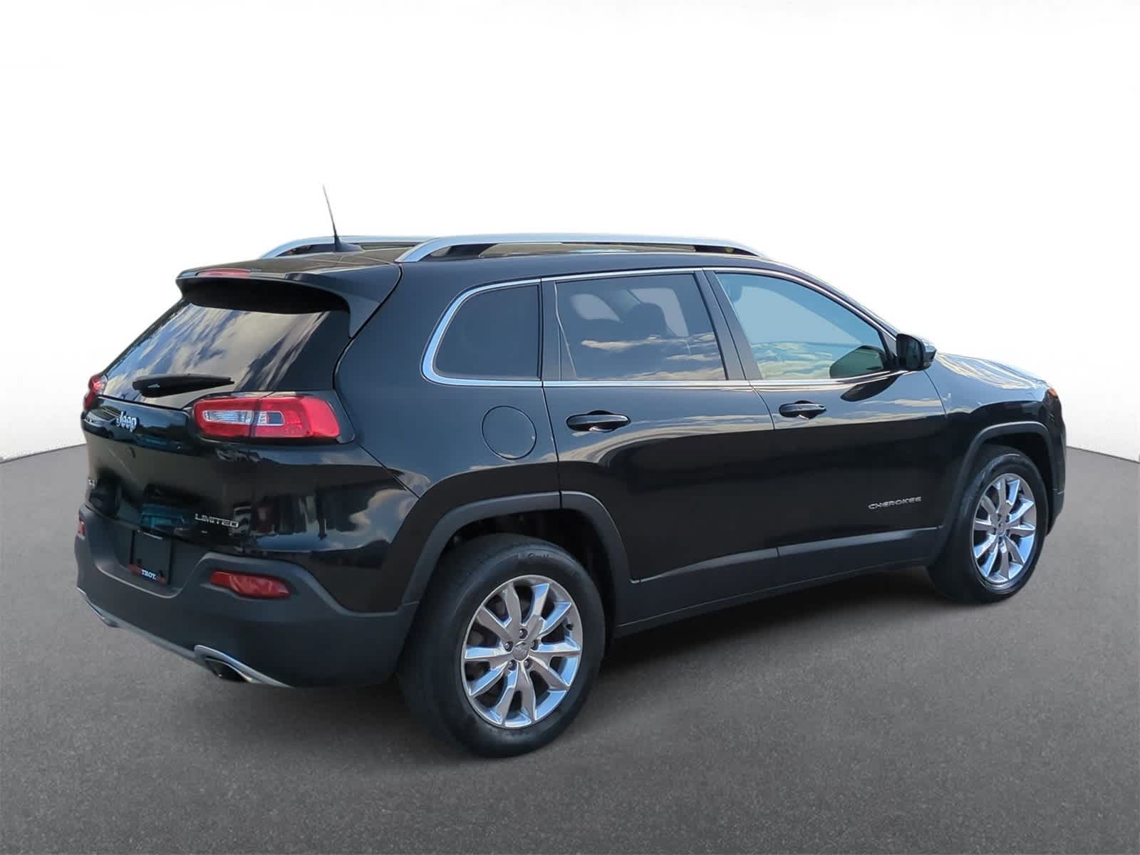 Thumbnail: 2016 Jeep Cherokee - 8