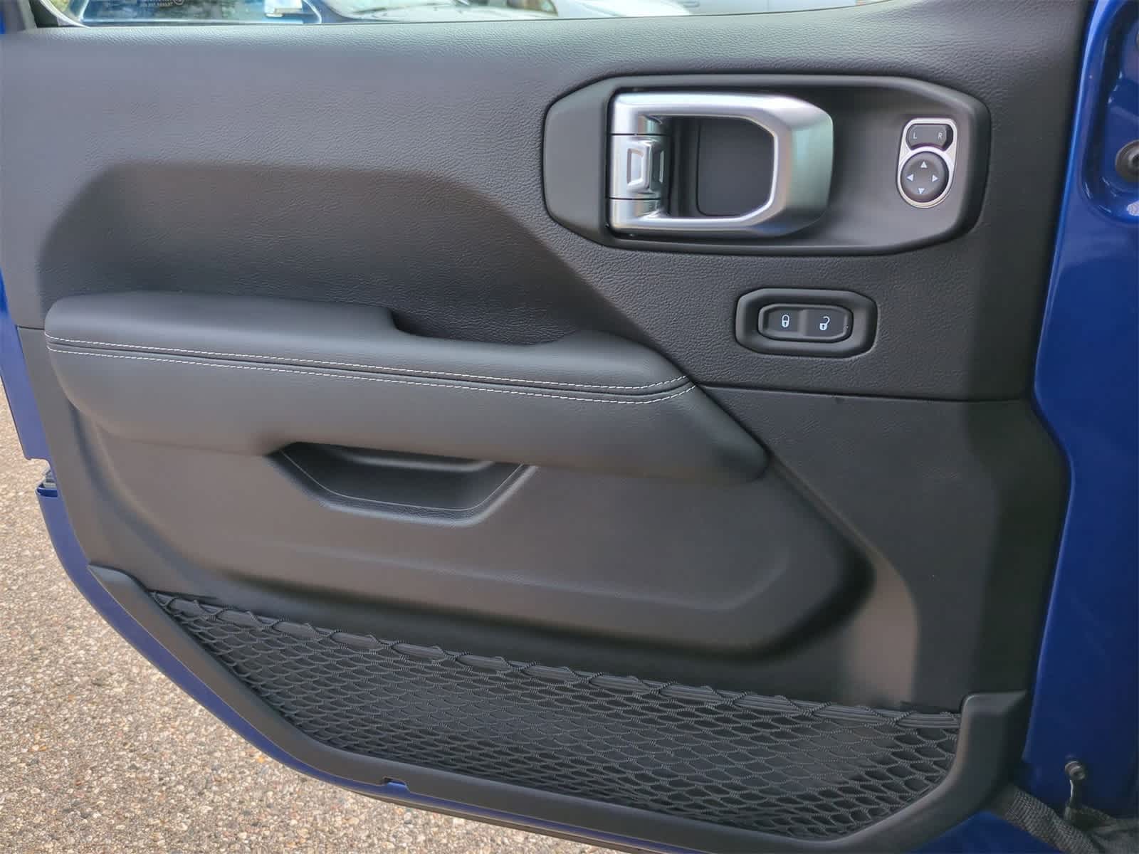 Thumbnail: 2019 Jeep Wrangler - 29