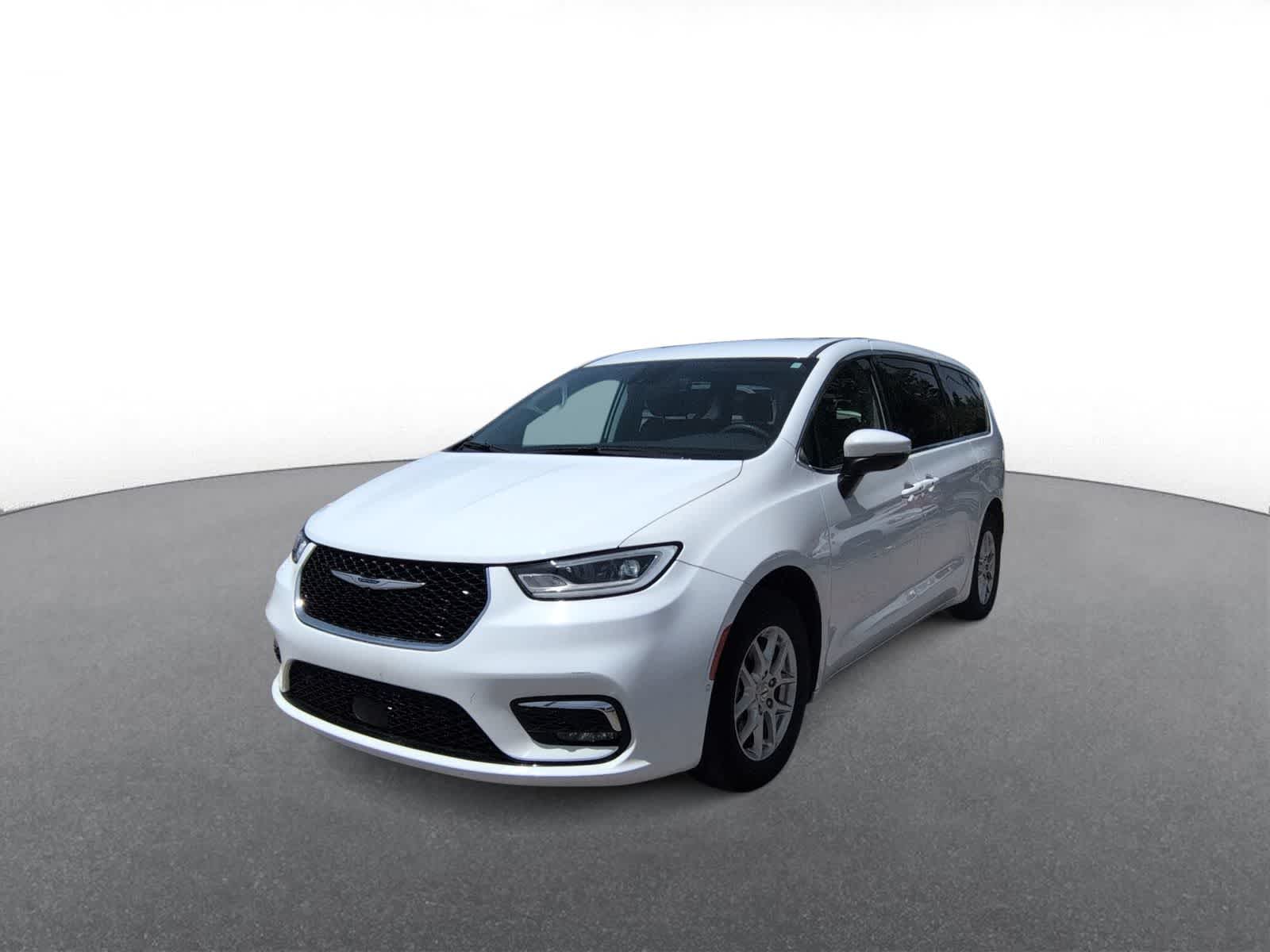 Thumbnail: 2023 Chrysler Pacifica - 4