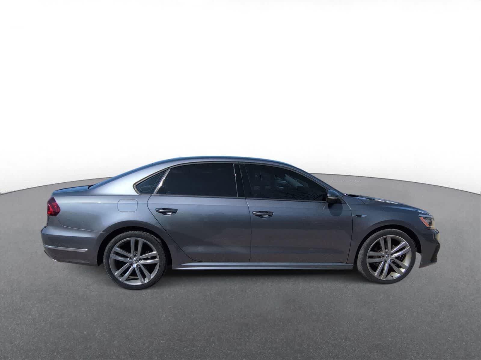 Thumbnail: 2018 Volkswagen Passat - 9