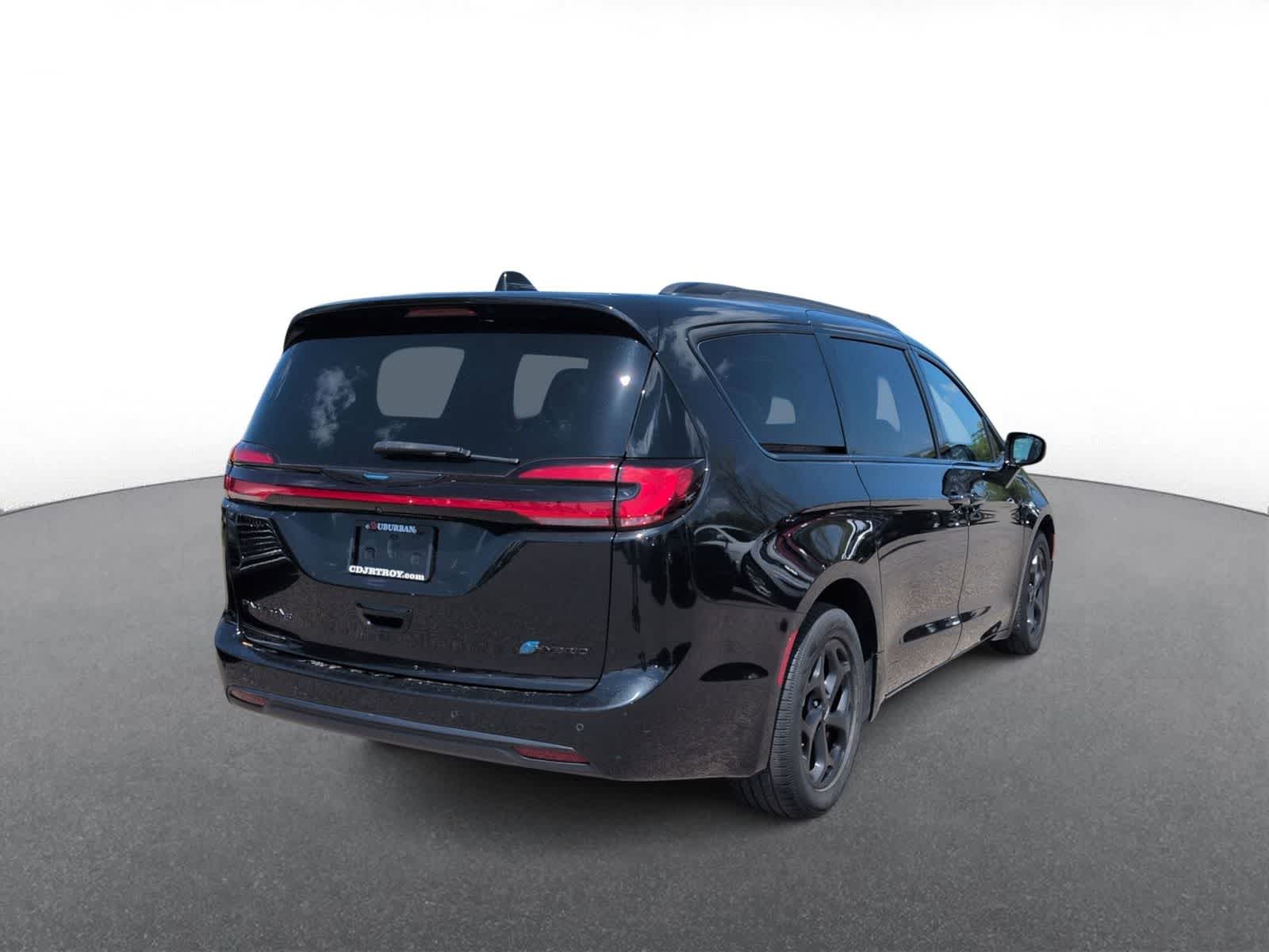 Thumbnail: 2021 Chrysler Pacifica - 8