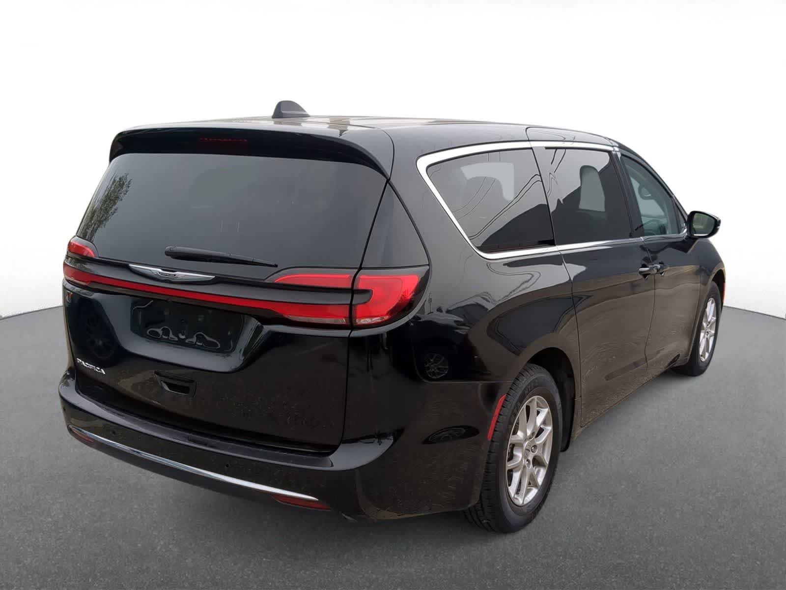 Thumbnail: 2024 Chrysler Pacifica - 8