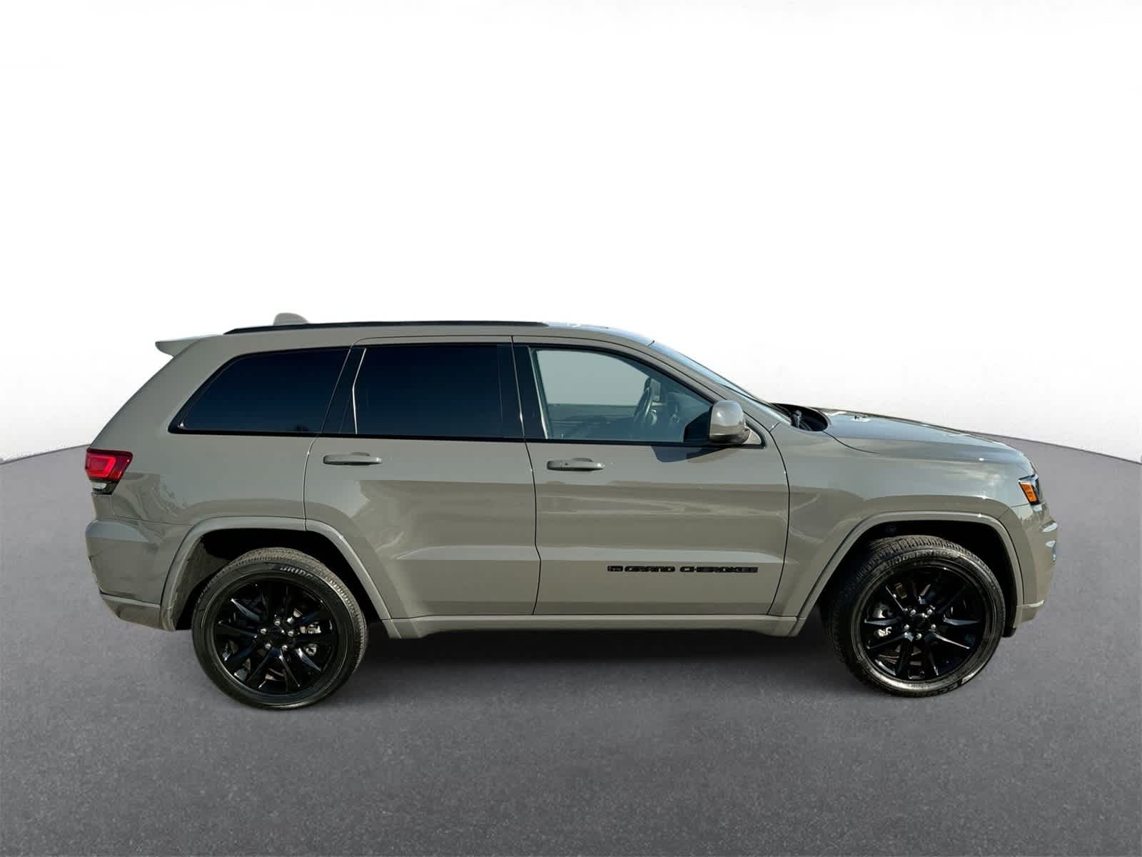 Thumbnail: 2022 Jeep Grand Cherokee - 9