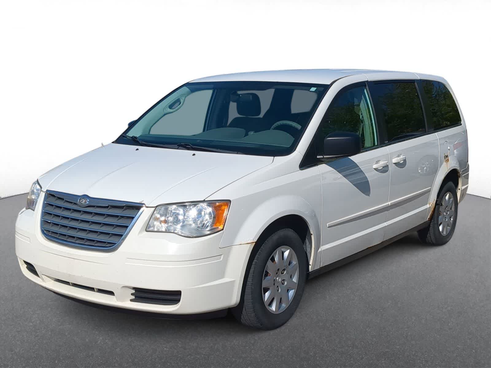Thumbnail: 2010 Chrysler Town & Country - 4