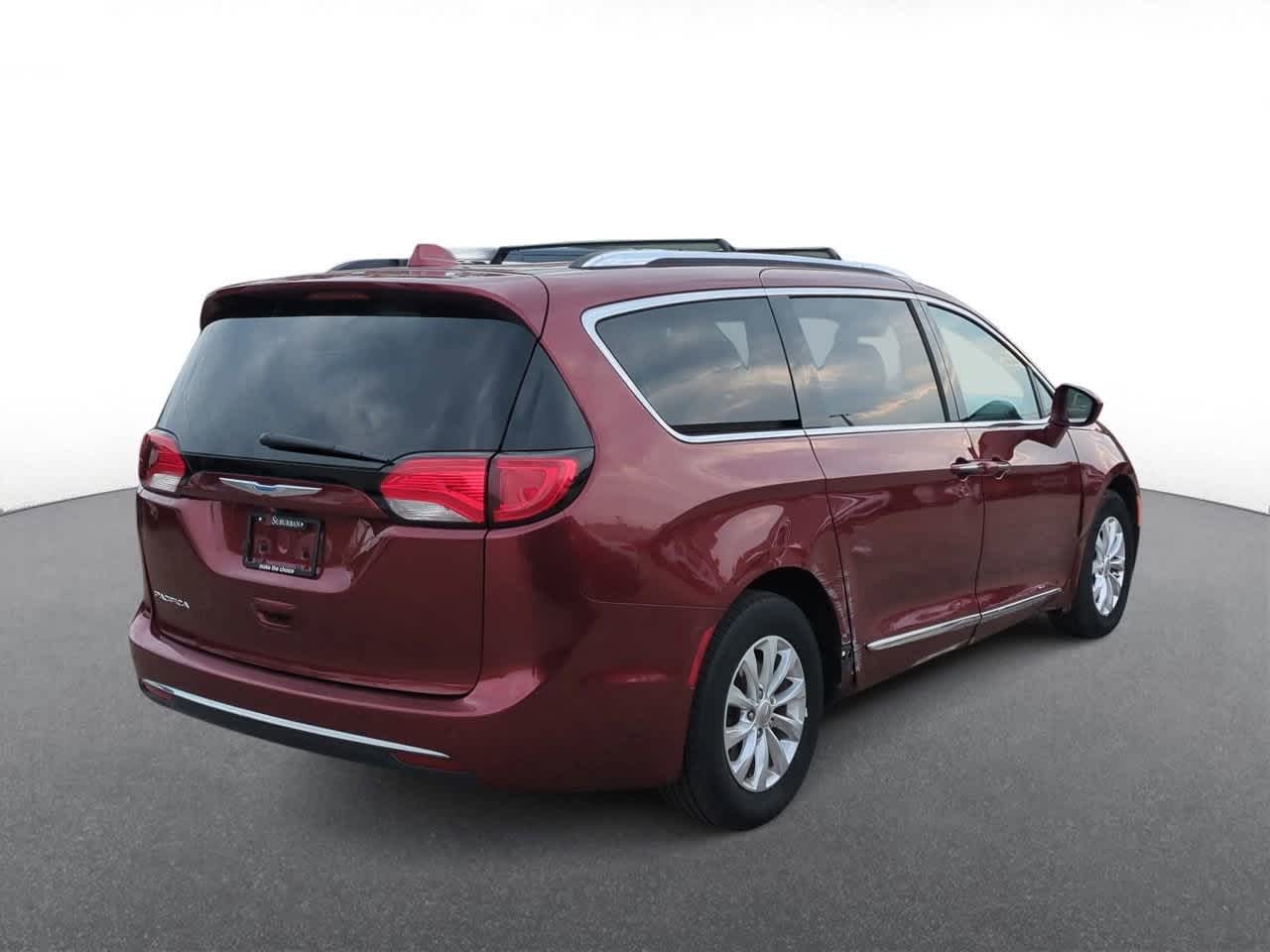 Thumbnail: 2018 Chrysler Pacifica - 8