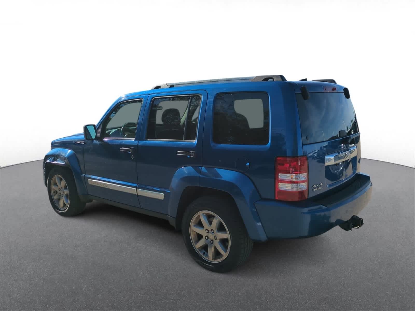 Thumbnail: 2010 Jeep Liberty - 6