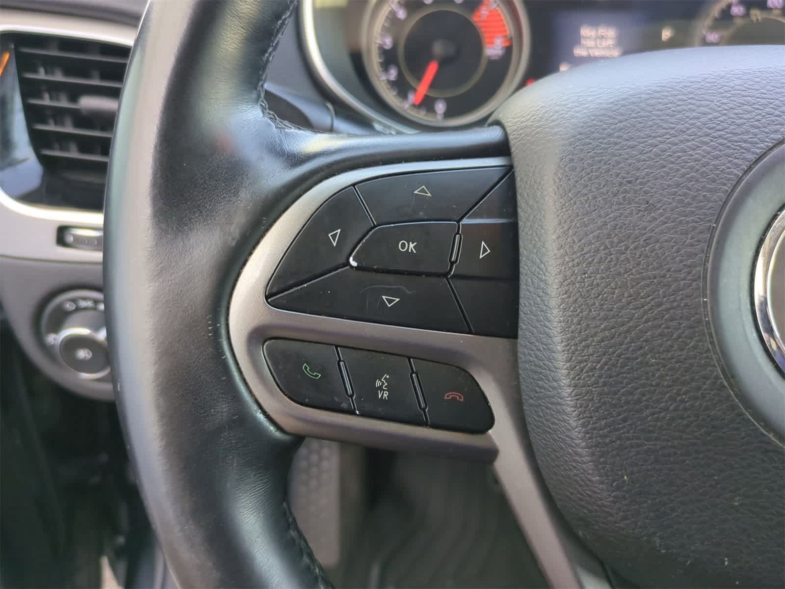 Thumbnail: 2019 Jeep Cherokee - 24