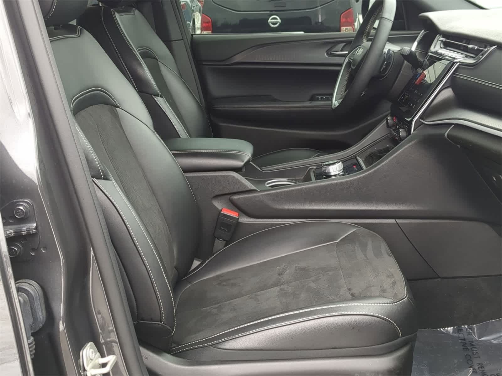 Thumbnail: 2024 Jeep Grand Cherokee - 28