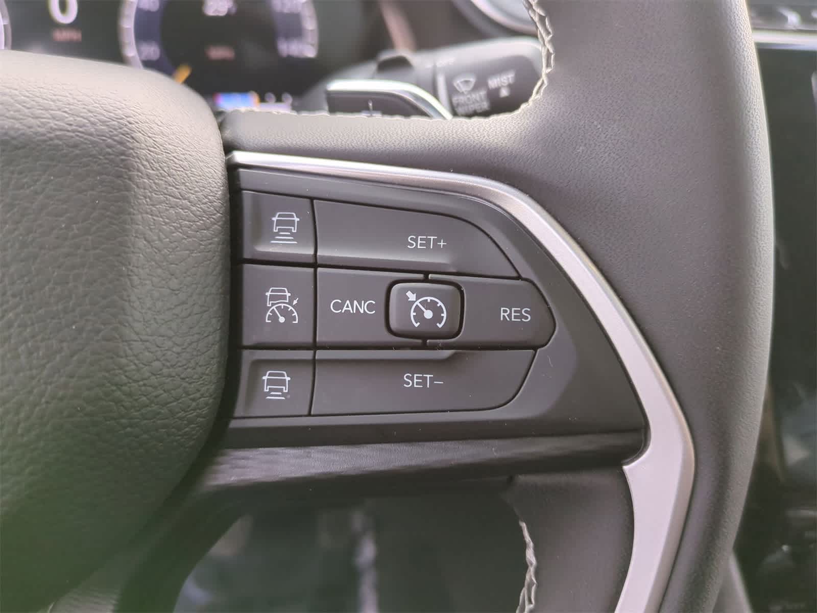 Thumbnail: 2023 Jeep Grand Cherokee - 25