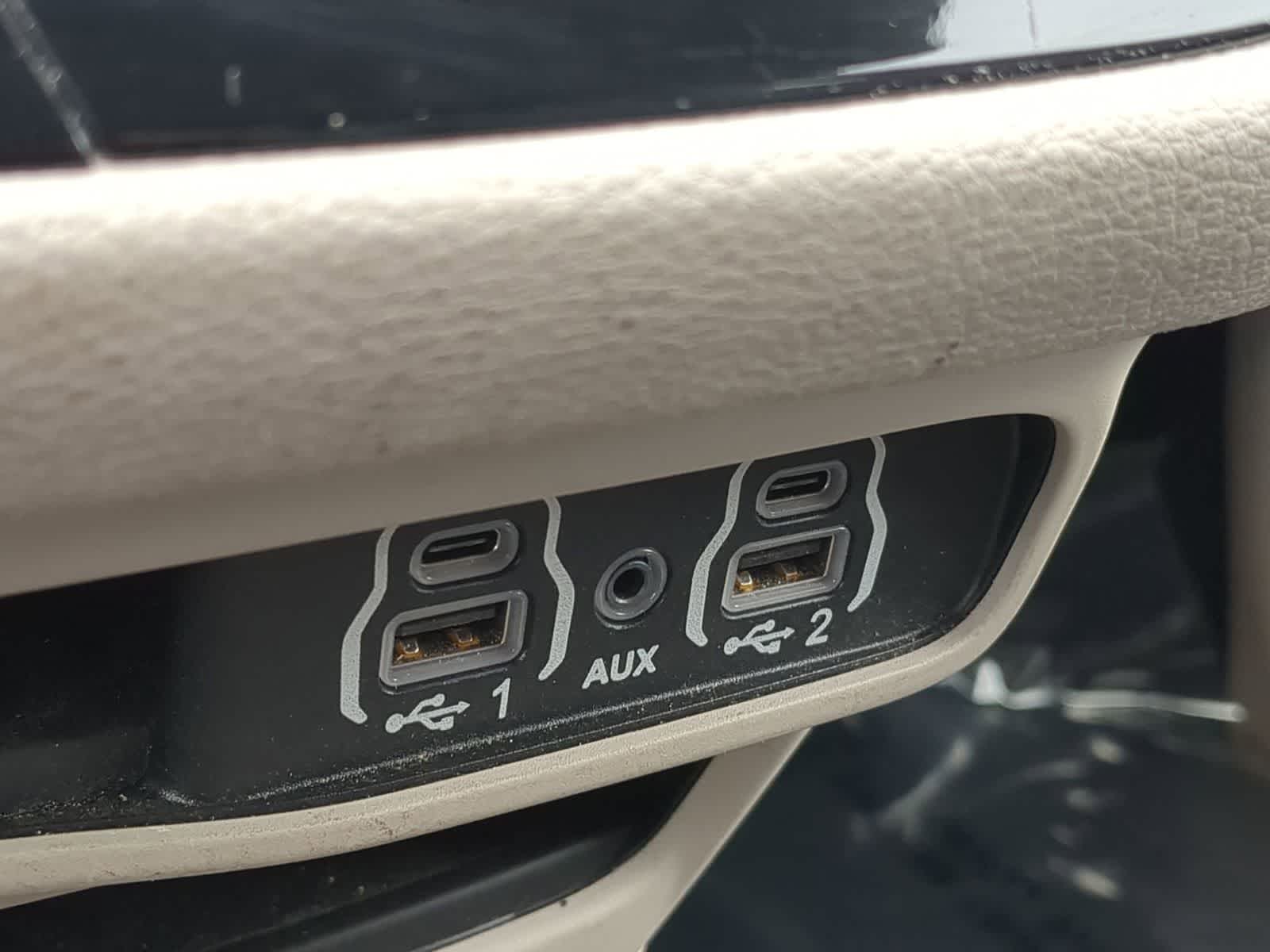 Thumbnail: 2023 Chrysler Pacifica - 28