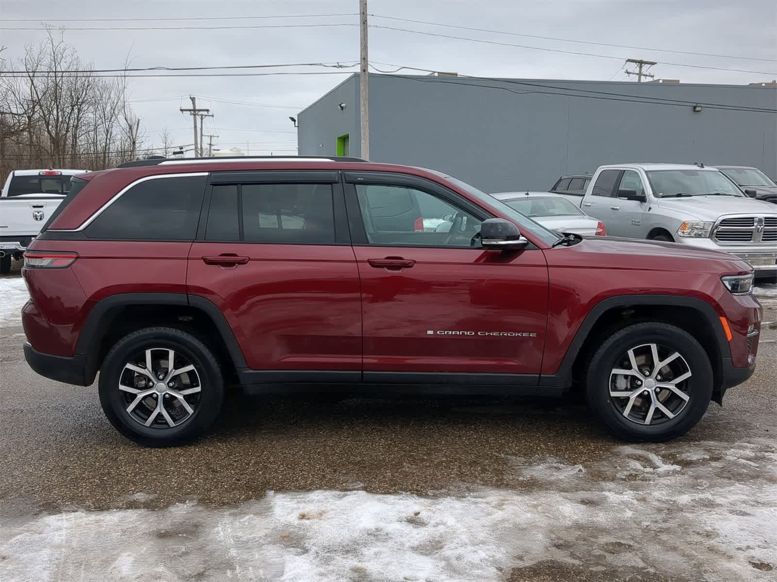 Thumbnail: 2023 Jeep Grand Cherokee - 15