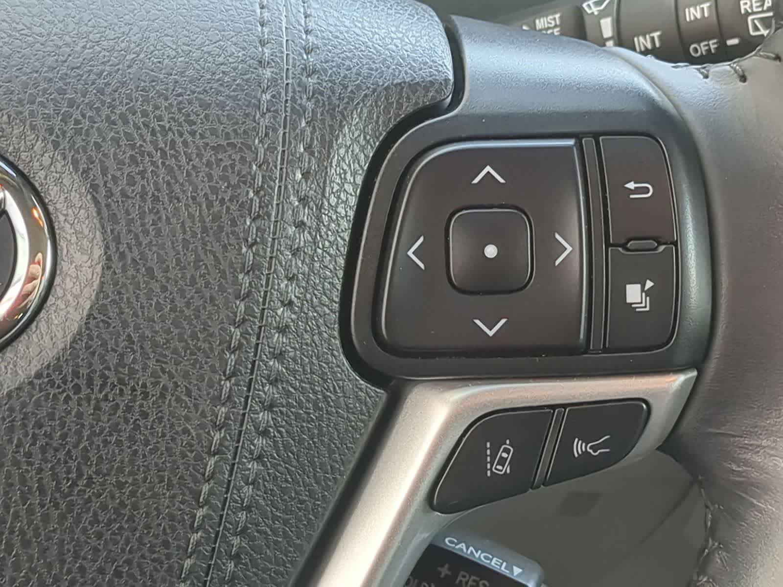 Thumbnail: 2019 Toyota Highlander - 24