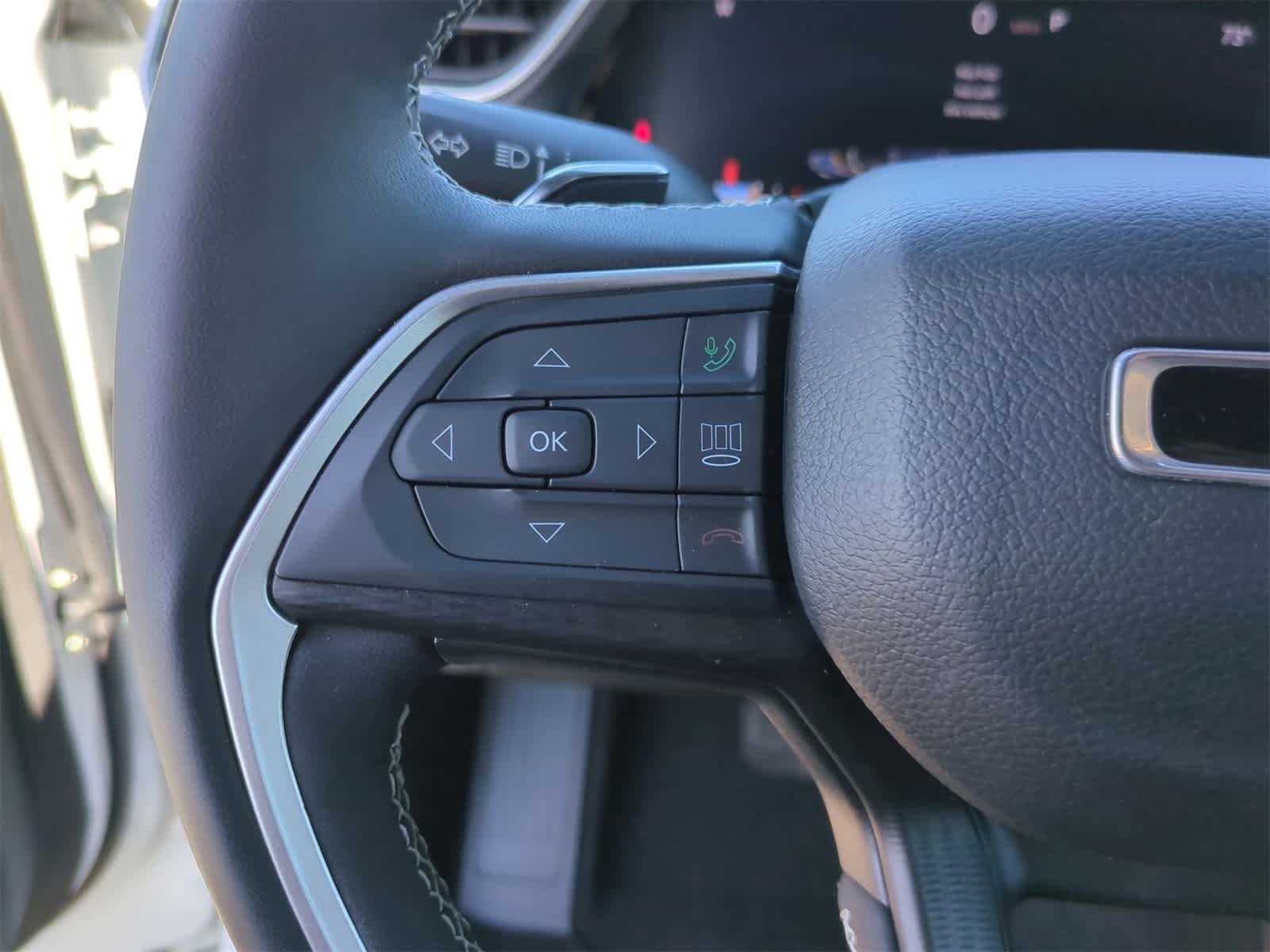 Thumbnail: 2023 Jeep Grand Cherokee L - 24