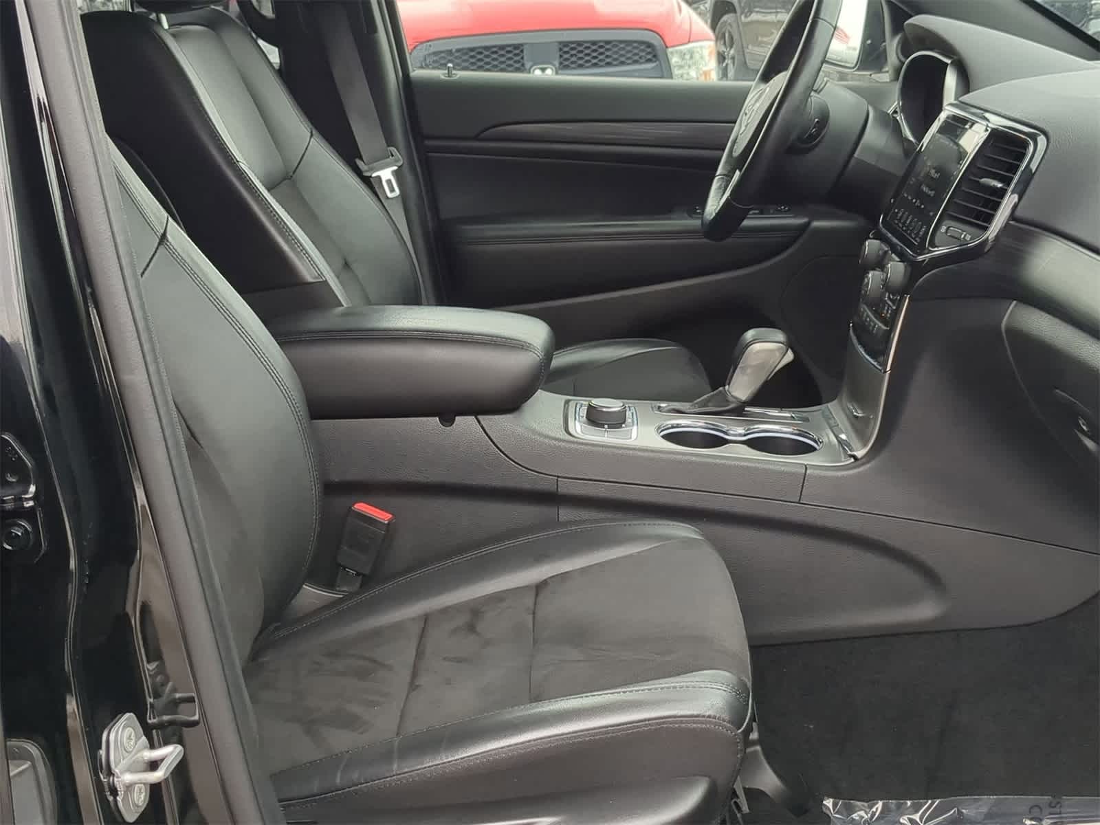 Thumbnail: 2022 Jeep Grand Cherokee - 28