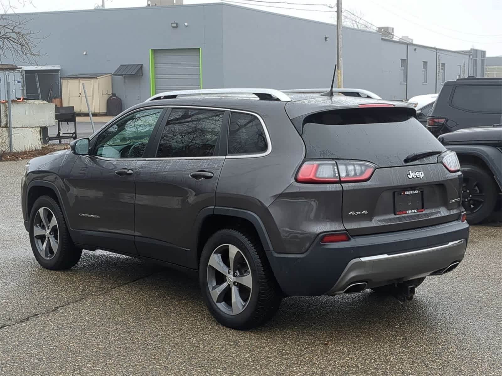 Thumbnail: 2019 Jeep Cherokee - 12