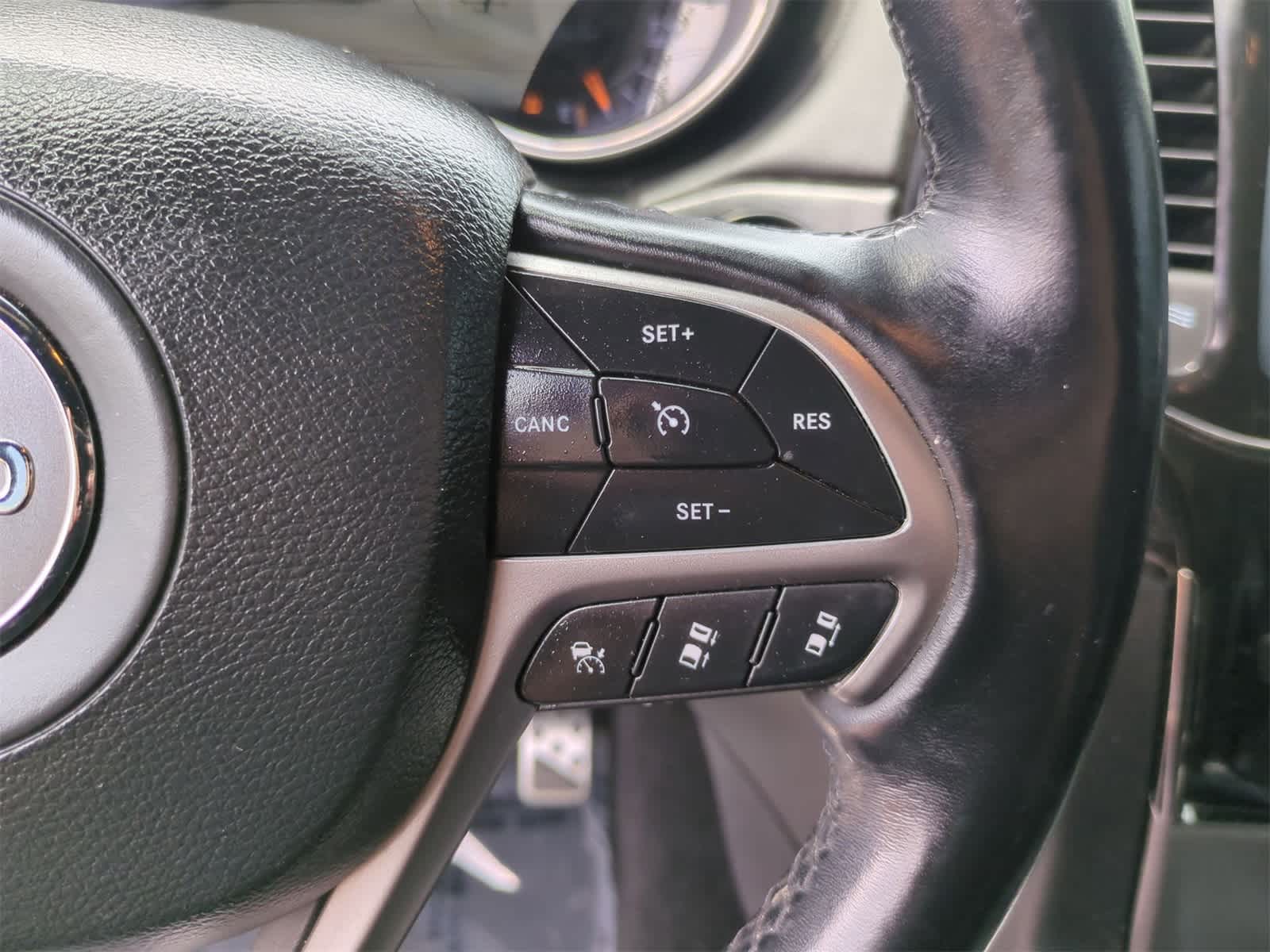 Thumbnail: 2021 Jeep Grand Cherokee - 23