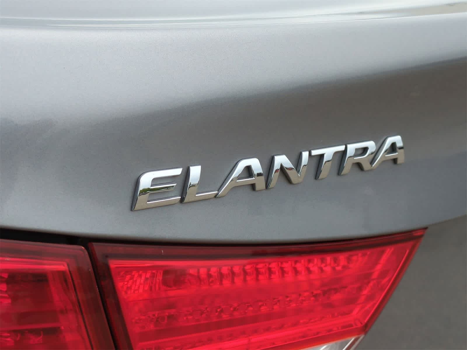 Thumbnail: 2011 Hyundai Elantra - 12