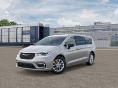 2026 Chrysler Pacifica Select Passenger Van