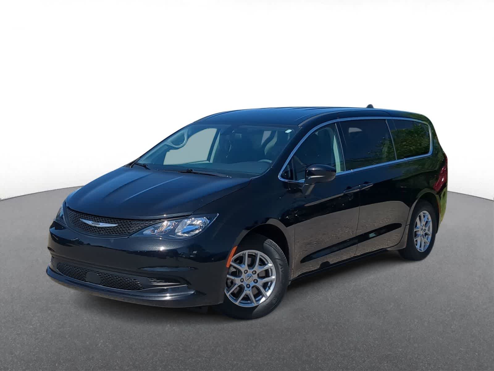 2022 Chrysler Voyager LX's photo