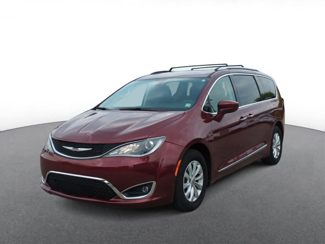 Thumbnail: 2018 Chrysler Pacifica - 4