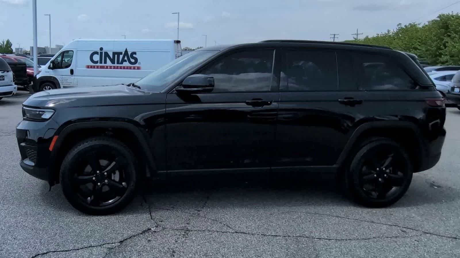 Thumbnail: 2023 Jeep Grand Cherokee - 5