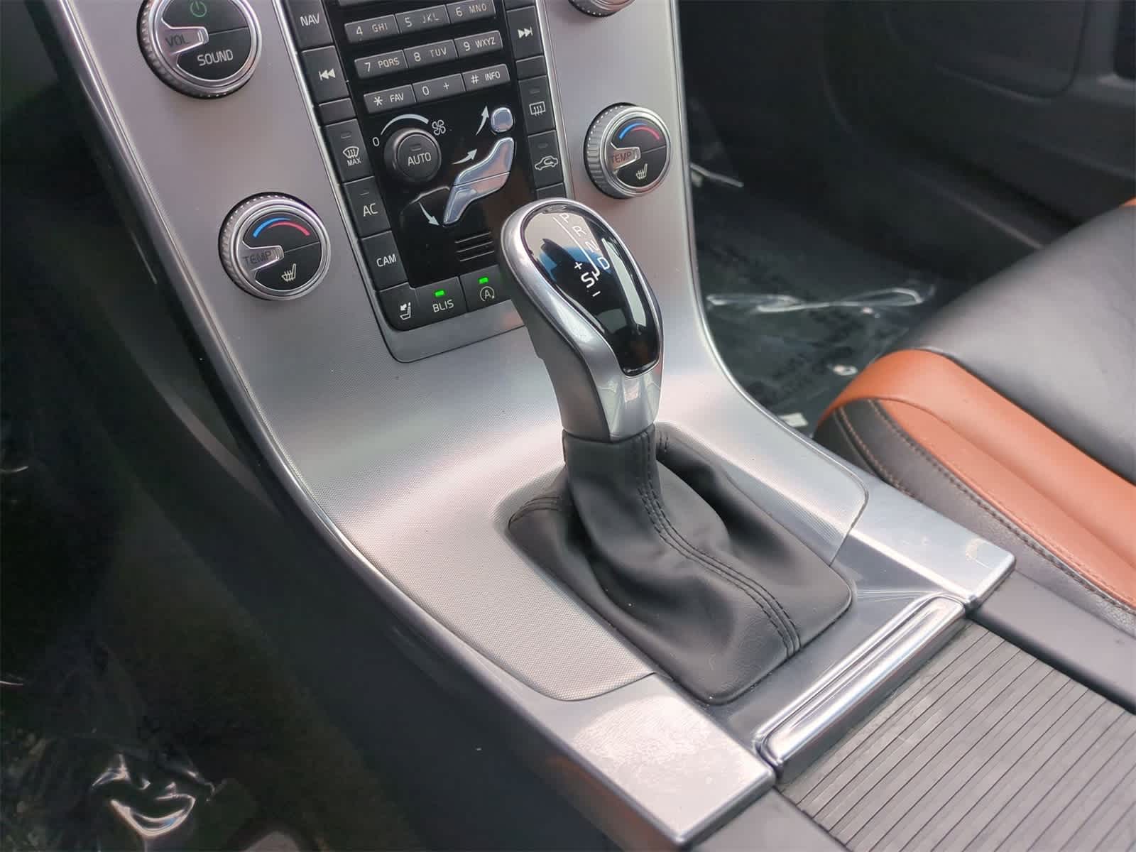 Thumbnail: 2017 Volvo S60 - 32