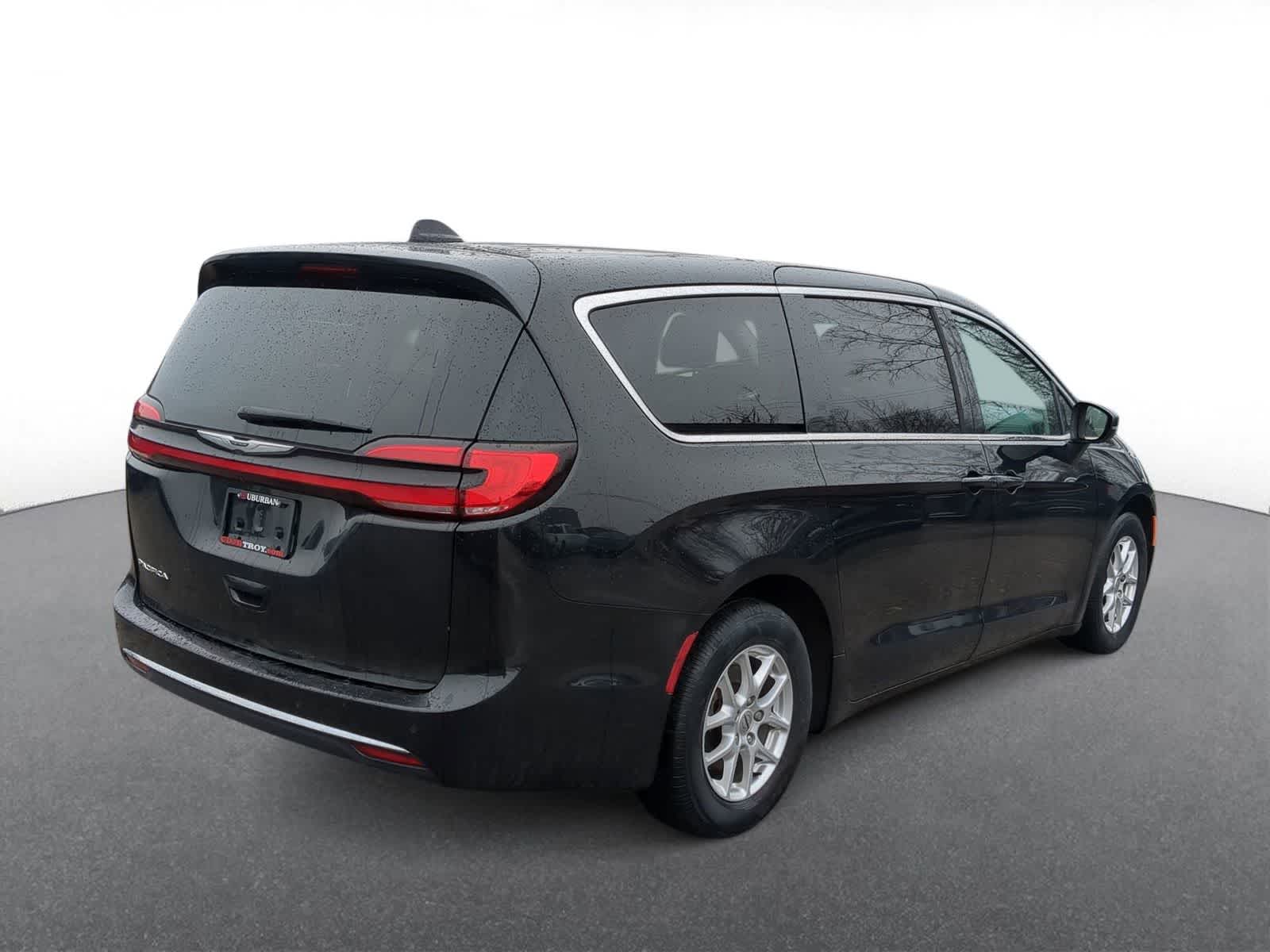 Thumbnail: 2023 Chrysler Pacifica - 8
