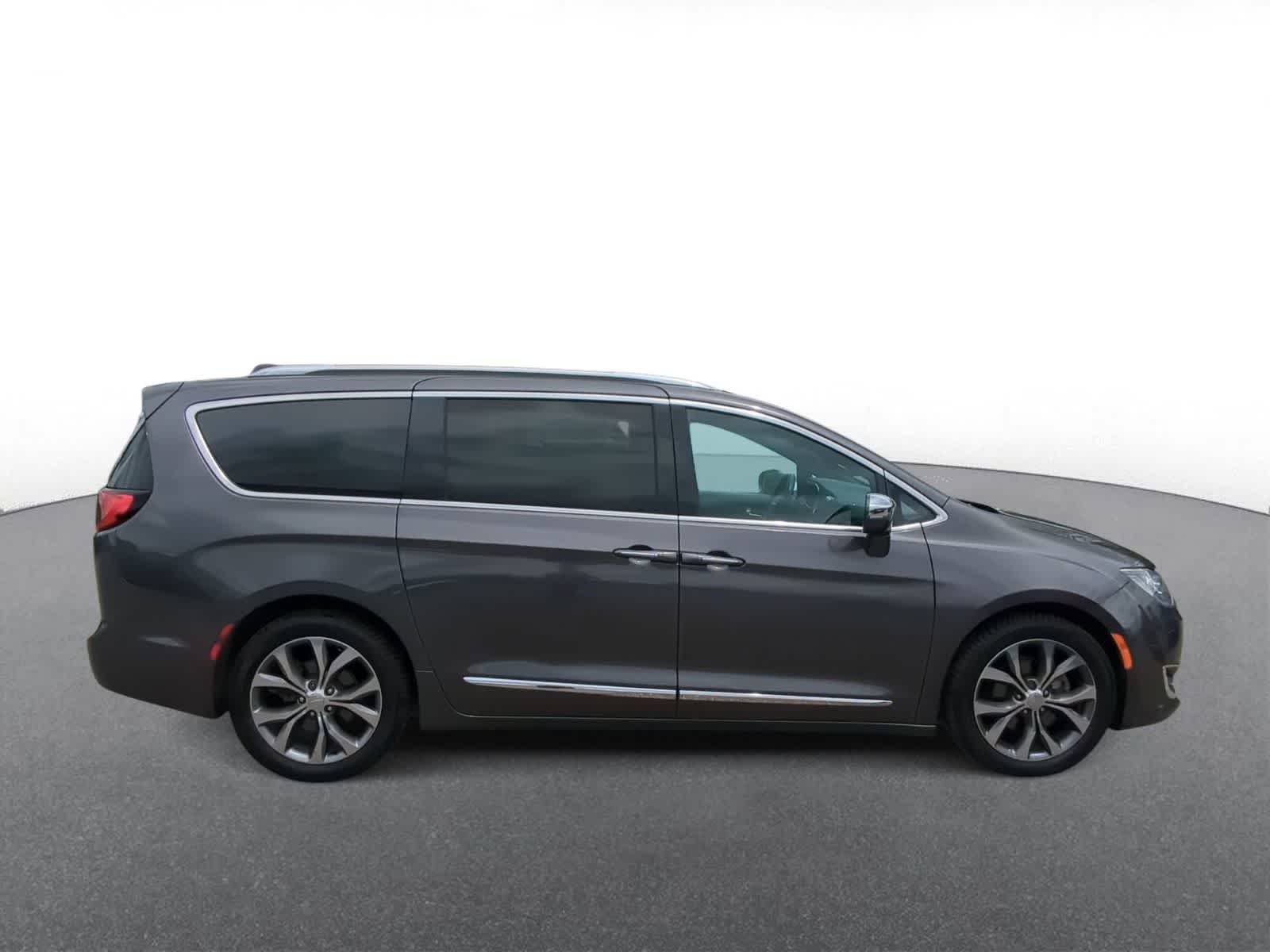 Thumbnail: 2020 Chrysler Pacifica - 9