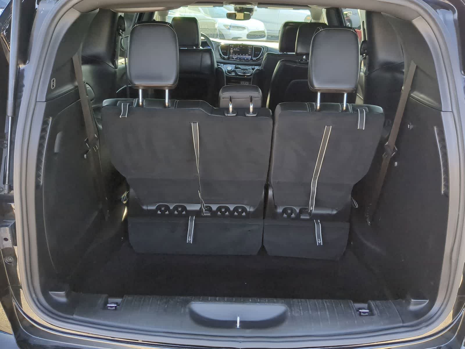 Thumbnail: 2025 Chrysler Voyager - 32