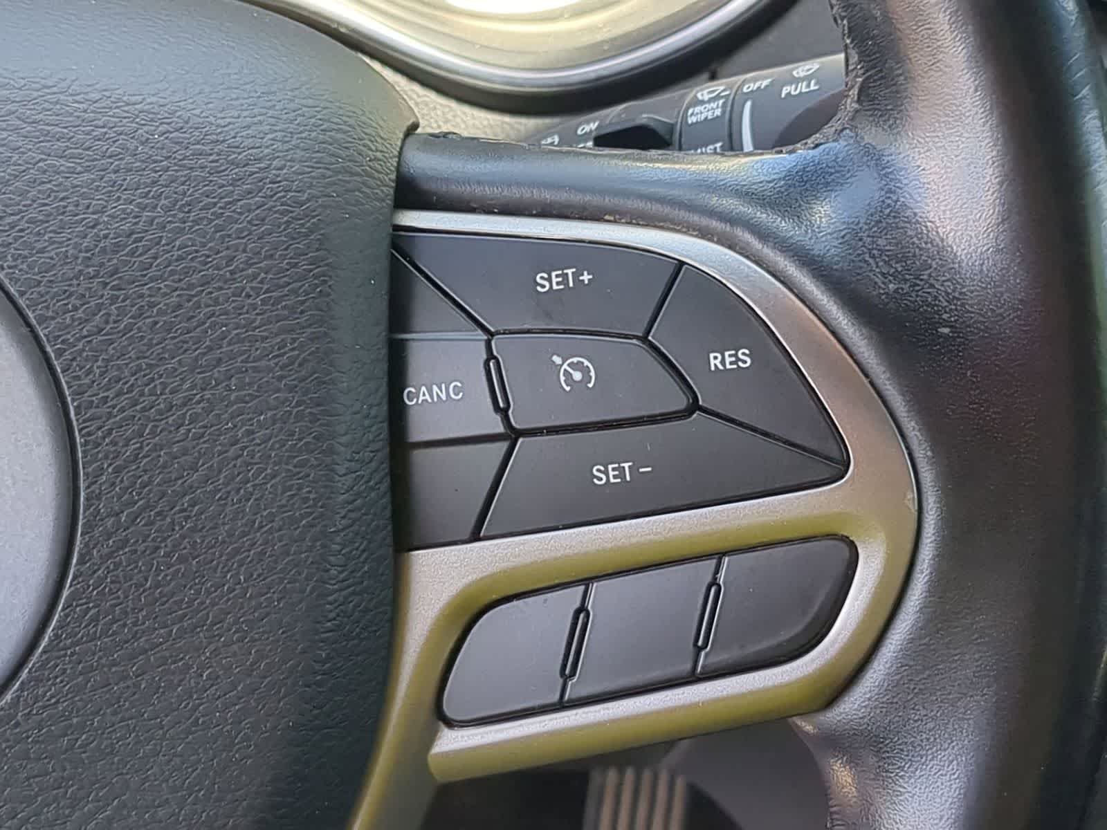 Thumbnail: 2020 Jeep Cherokee - 24