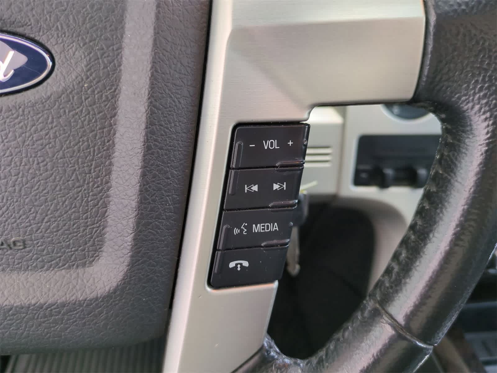 2013 Ford F-150 Platinum 23